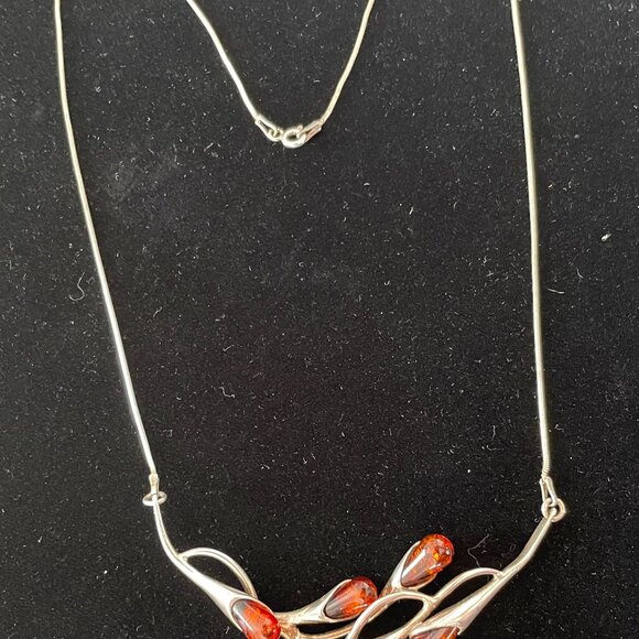 silver and amber colored stone necklace - Picture 3 of 4